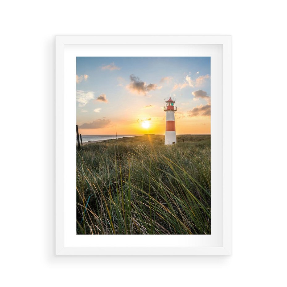 Plakat w ramie 40x50 - Magia latarni przy zachodzie - latarnia, zachód - rama biała
