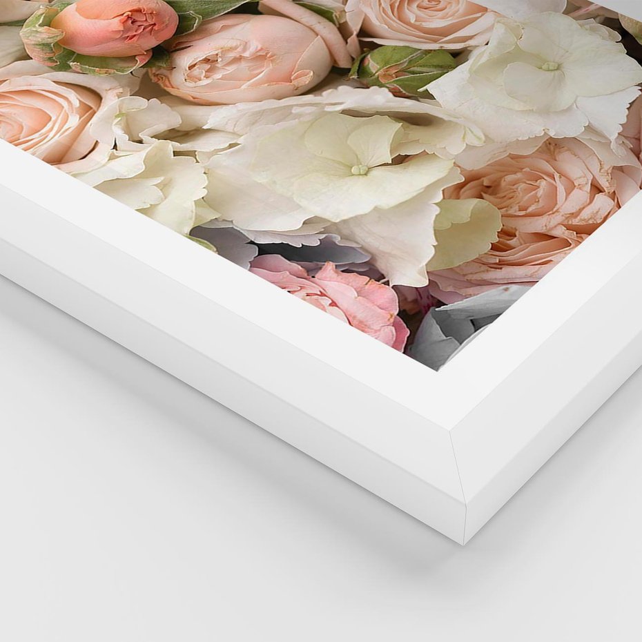 Plakat w ramie 50x70 - Kwiatowy Rarytas: Róże w Herbacianym Zbliżeniu - kwiaty, herbaciane - rama biała