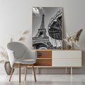 Obraz w ramie 50x70 - Zabawa w Paryżu - czarno białe zdjecie, wieża eiffla - rama drewno