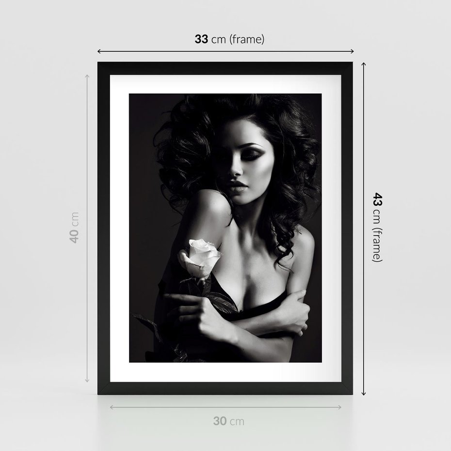 Plakat w ramie 30x40 - Piękno kobiecego aktu uchwycone - kobieta, akt - rama czarna