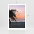 Plakat bez ramy 21x30 - Tropikalny Zachód Słońca: Piękno Palmy - palma, nad morzem