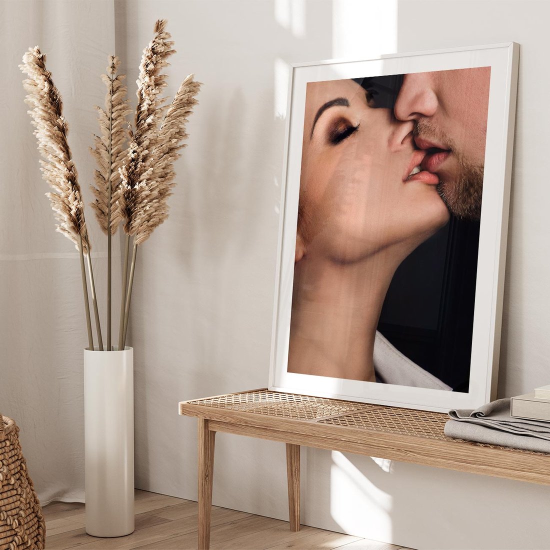 Plakat bez ramy 50x70 - Miłosne Uczucia - kobieta, pocałunek