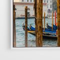 Obraz w ramie 70x50 - Urok Wenecji - fotografia, przystań w Wenecji - rama biała