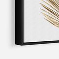 Obraz w ramie 50x70 - Złoty blask palmowego liścia - złota, palma - rama czarna