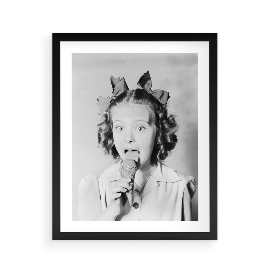 Plakat w ramie 40x50 - Pyszny Deser - retro zdjęcie, czarno białe - rama czarna