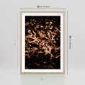 Plakat w ramie 50x70 - Jesienne Liście: Nostalgiczna Kolorystyka - suche liście, jesień - rama drewno