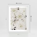 Plakat w ramie 30x40 - Białe Kwiaty: Płatki Delikatności - białe kwiaty, zbliżenie - rama biała