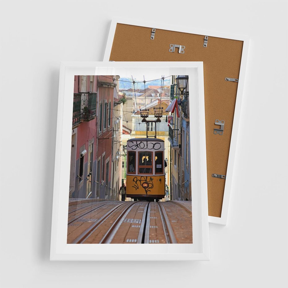 Plakat w ramie 50x70 - Lizbońskie tramwaje - podróż w czasie - Lizbona, tramwaj - rama biała