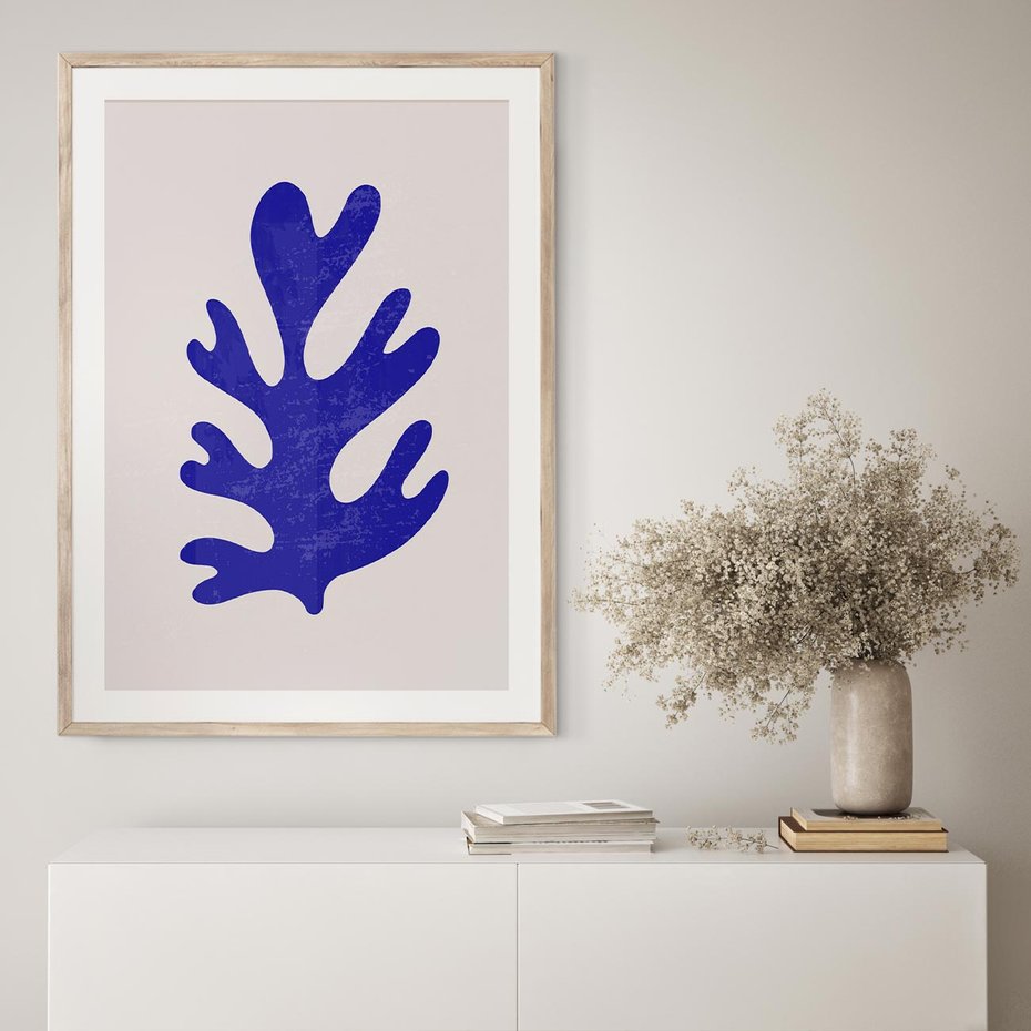 Plakat w ramie 30x40 - Przenikająca Struktura - boho plakat, niebieski liść w intensywnym kolorze - rama drewno