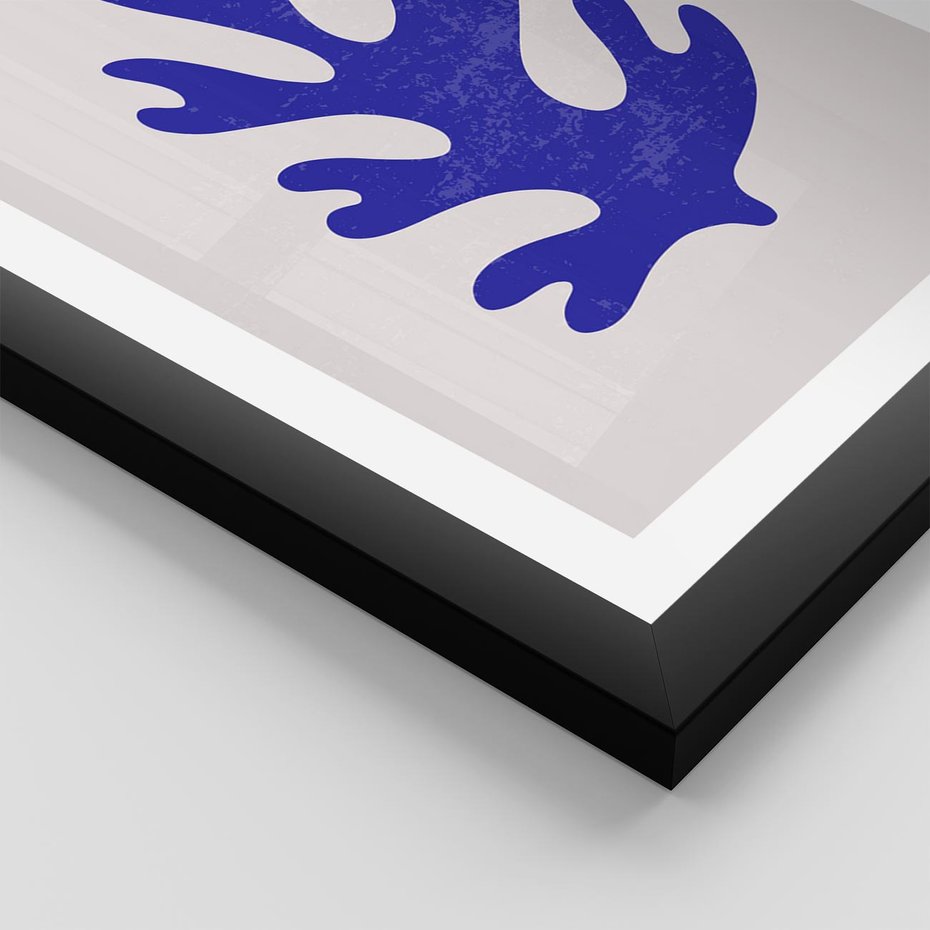 Plakat w ramie 50x70 - Przenikająca Struktura - boho plakat, niebieski liść w intensywnym kolorze - rama czarna