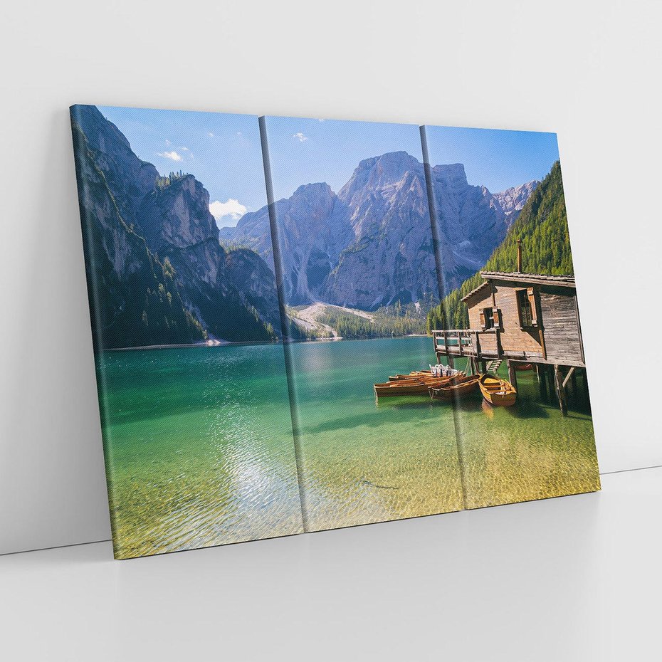 Obraz na płótnie 120x80 - Wzgórza i Jezioro: Urok Górskiej Przyrody - góry, jezioro