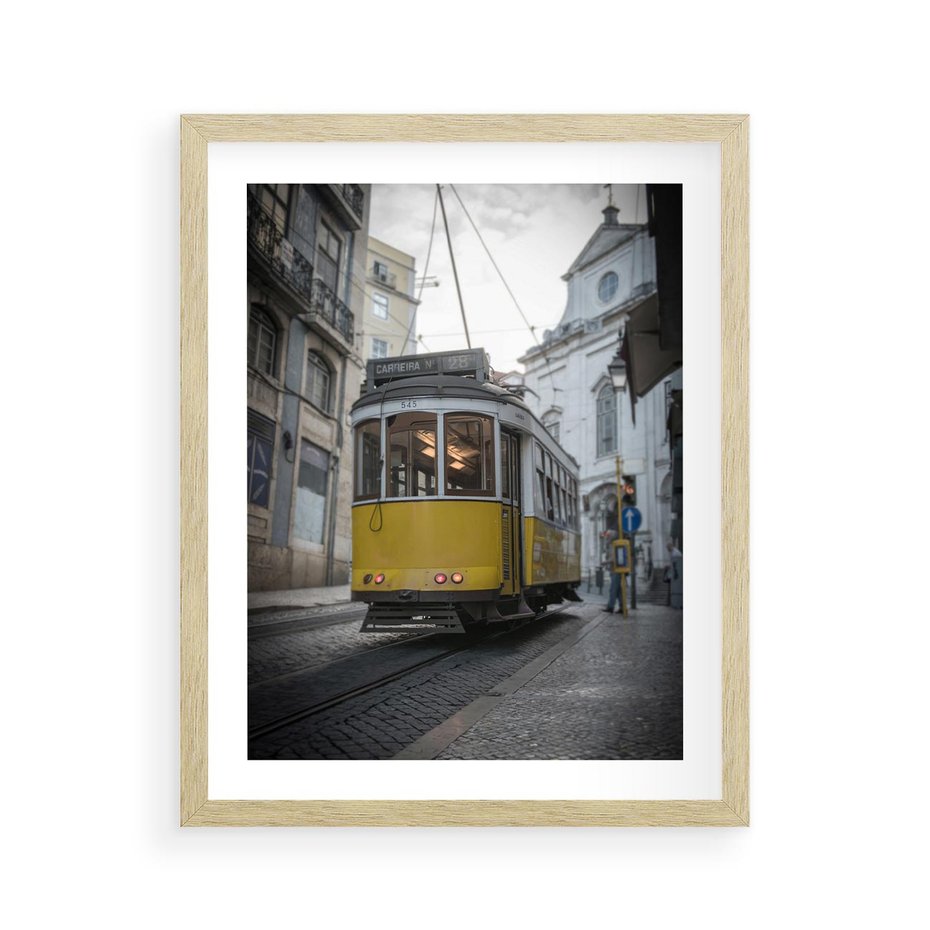 Plakat w ramie 40x50 - Urok tramwajów Lizbony - tramwaj, Lizbona - rama drewno