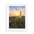 Plakat w ramie 50x70 - Magia latarni przy zachodzie - latarnia, zachód - rama biała