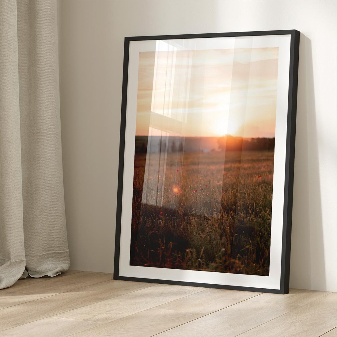 Plakat w ramie 50x70 - Łąka we Wschodzącym Słońcu: Magia Poranka - łąka, krajobraz - rama czarna