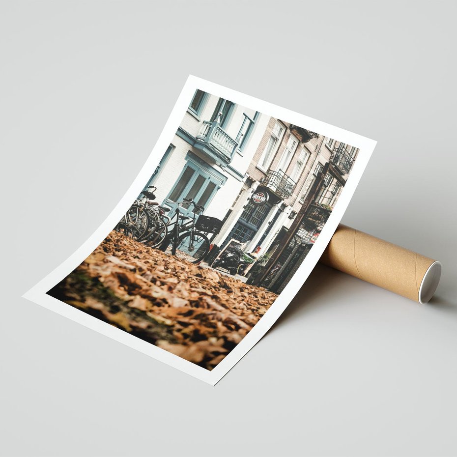 Plakat bez ramy 21x30 - Rowery w Mieście pełnym Liści - rower, miasto