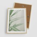 Plakat w ramie 50x70 - Minimalistyczna Tropikalna Harmonia - tropikalna roślina, zielone liście - rama drewno