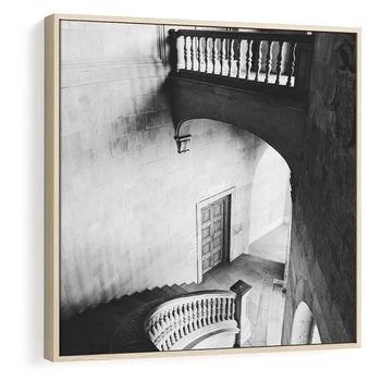 Obraz w ramie 80x80 - Po Schodach w Dół - czarno białą fotgrafia, zakręcone schody w starek kamienicy - rama drewno