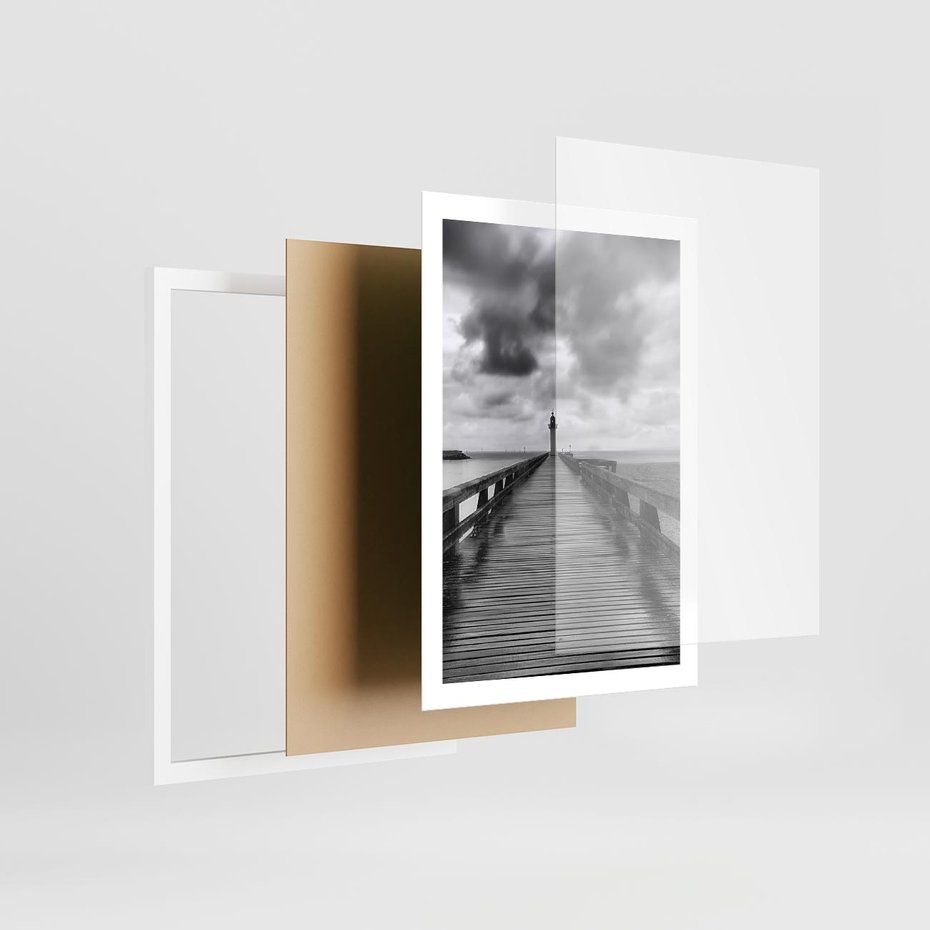 Plakat w ramie 50x70 - Romantyczny pomost z latarnią - pomost, latarnia - rama biała