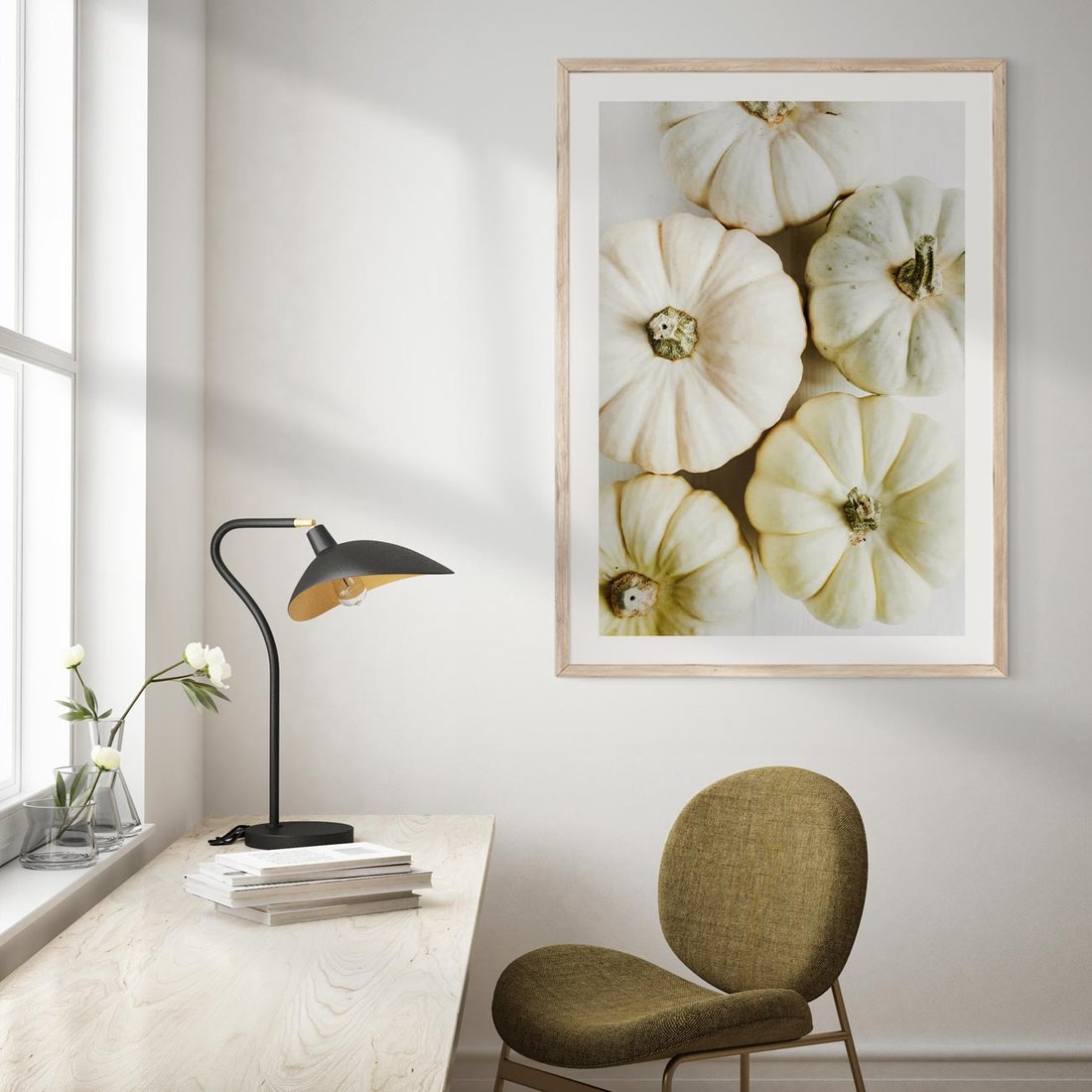 Plakat w ramie 30x40 - Jesienne Dynie: Delikatna Kompozycja - białe dynie, jasna kompozycja - rama drewno