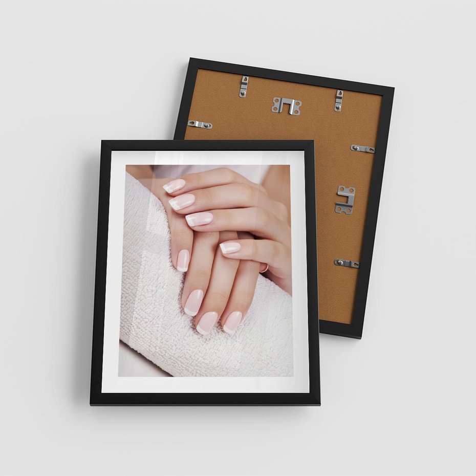 Plakat w ramie 40x50 - Piękno manicure - manicure, paznokcie - rama czarna
