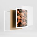 Plakat w ramie 40x50 - Ciepło Jesieni - jesienne pomarańczowe liśćie, jesień - rama biała