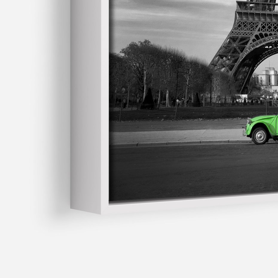 Obraz w ramie 80x120 - Paryskie Romantyczne Spotkanie - Eiffla, samochód - rama biała