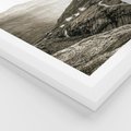 Plakat w ramie 30x40 - Domki w Górach - czarno biała fotografia, górski pejzaż - rama biała