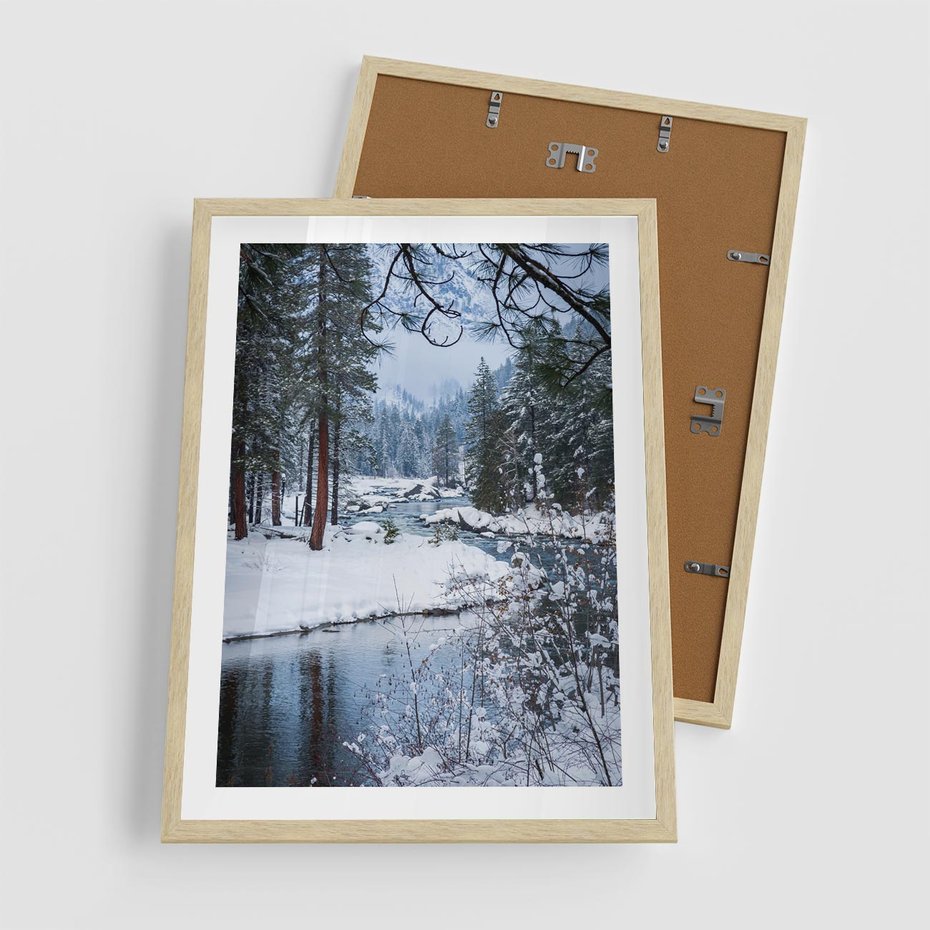 Plakat w ramie 50x70 - Śnieżne cuda - zima, las - rama drewno