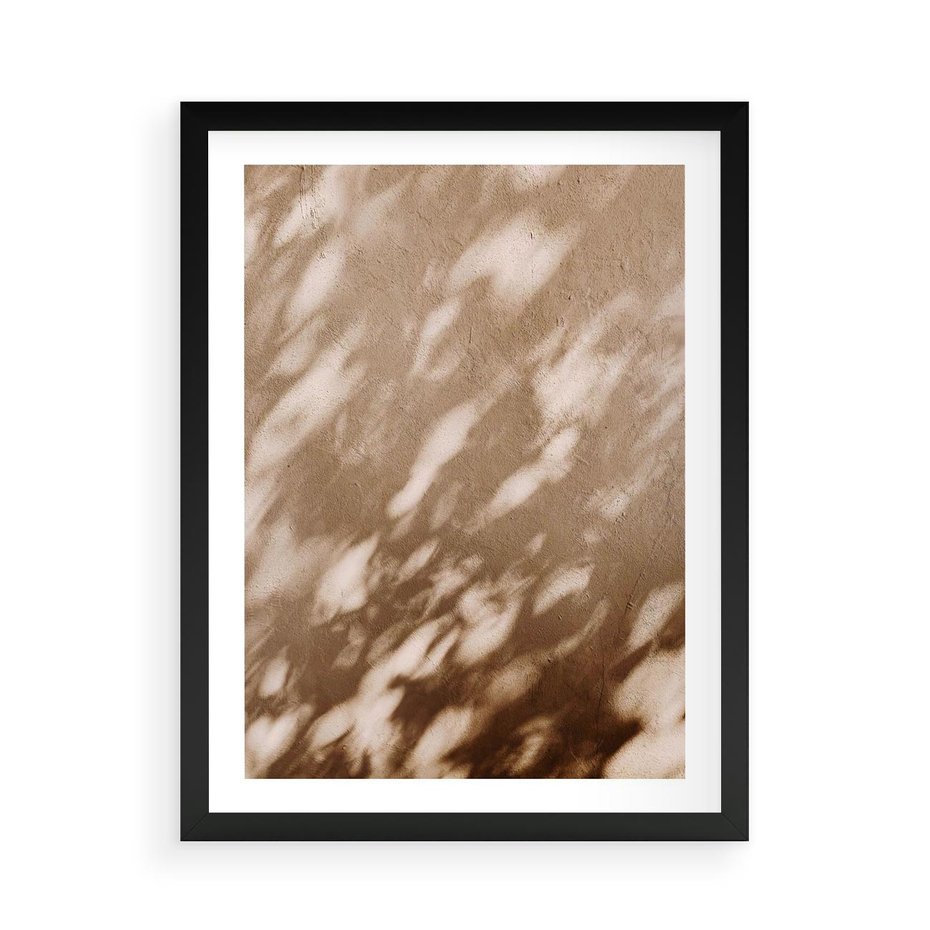 Plakat w ramie 50x70 - Abstrakcyjna Kompozycja: Cień na Ścianie - cień na ścianie, beżowe kolory - rama czarna
