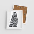 Plakat w ramie 40x50 - Wieżowiec na Monochromatycznym Obrazie - architektura, wieżowiec - rama biała