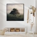 Obraz w ramie 50x50 - Zamglona Prostota - artystyczna fotografia, samotne drzewo na zamglonej łące - rama czarna