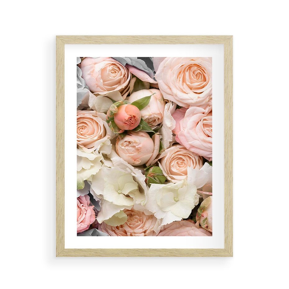 Plakat w ramie 40x50 - Kwiatowy Rarytas: Róże w Herbacianym Zbliżeniu - kwiaty, herbaciane - rama drewno