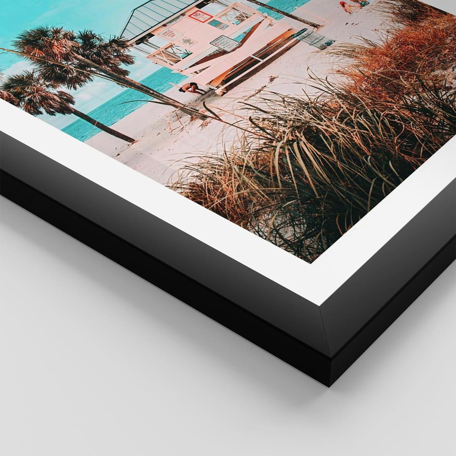 Plakat w ramie 40x50 - Plaża, Palmy i Spokój Miami - budka ratownika, plaża Miami - rama czarna