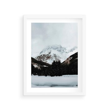 Plakat w ramie 30x40 - W Cieniu Śnieżnych Szczytów - górski krajobraz, zima - rama biała