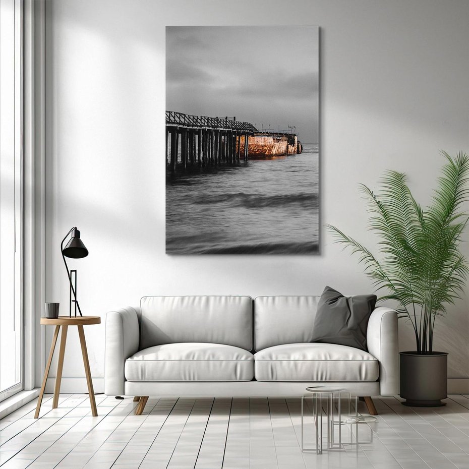 Obraz na płótnie 80x120 - Molo i wrak statku na plaży - molo, wrak