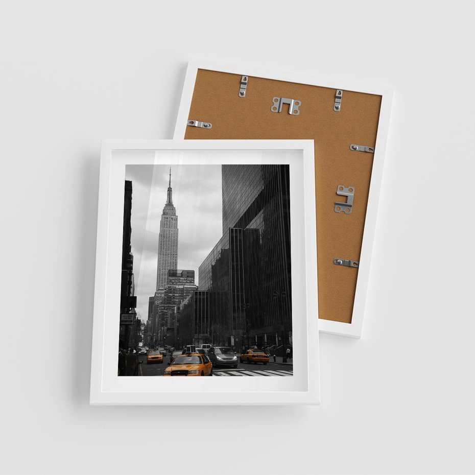 Plakat w ramie 40x50 - Nowy York, taksówka w ruchu - Nowy York, taksówka - rama biała