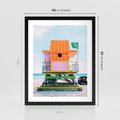 Plakat w ramie 40x50 - Plaża Miami w Słoneczny Dzień - domek ratownika, kolorowy - rama czarna