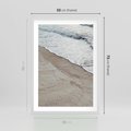 Plakat w ramie 50x70 - Brzeg Morza: Malownicza Plaża i Fale - morze, plaża - rama biała