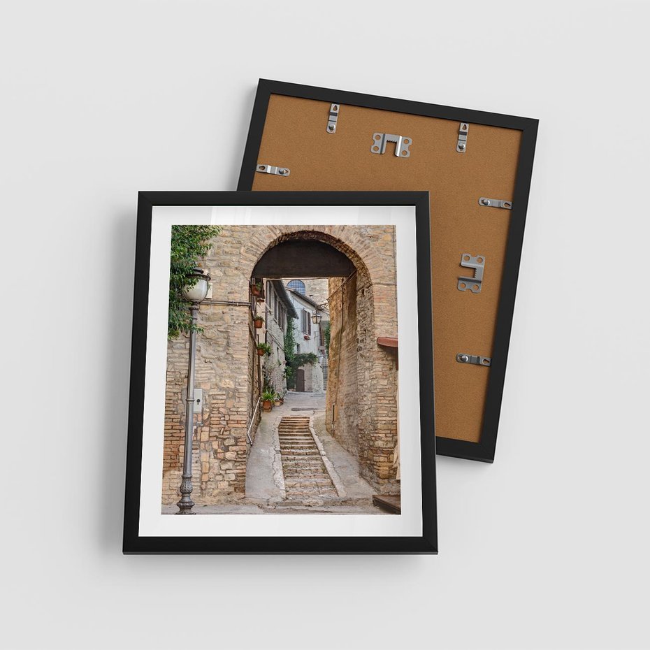 Plakat w ramie 40x50 - Klimatyczna Uliczka w Grecji - uliczka, Grecja - rama czarna