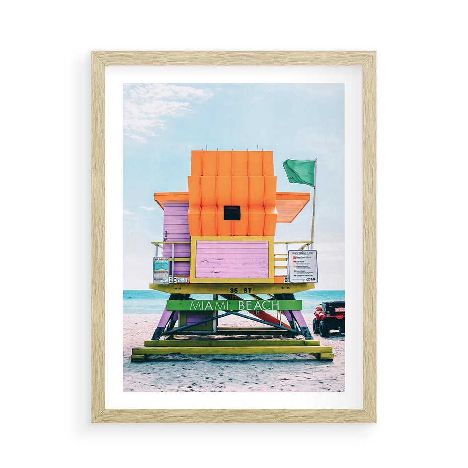 Plakat w ramie 50x70 - Plaża Miami w Słoneczny Dzień - domek ratownika, kolorowy - rama drewno