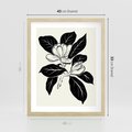Plakat w ramie 40x50 - Spojrzenie w kształty kwiatów - kwiaty magnolii, minimalizm - rama drewno