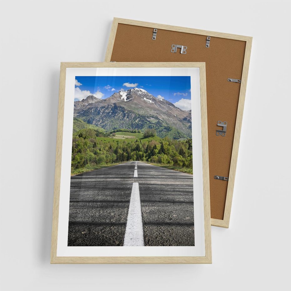 Plakat w ramie 50x70 - Droga przez góry: podróż do przygody - droga, góry - rama drewno