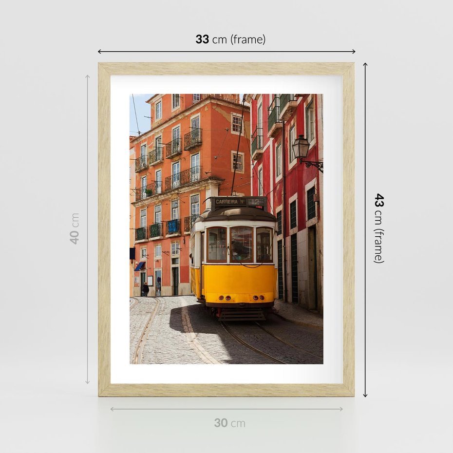 Plakat w ramie 30x40 - Urok tramwaju w Lizbonie - Lizbona, tramwaj - rama drewno
