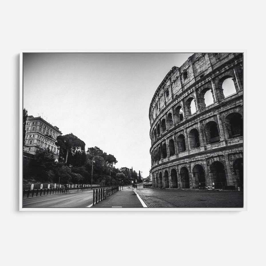 Obraz w ramie 120x80 - Echa Historii - czarno biała fotografia, koloseum - rama biała