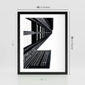 Plakat w ramie 40x50 - Geometryczna Asymetria - architektura, czarno białe zdjęcie - rama czarna