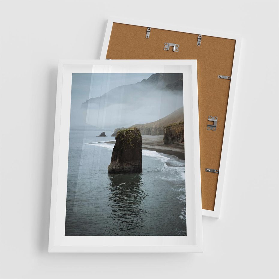 Plakat w ramie 50x70 - Mistyczna Aura - morze, mgła - rama biała