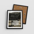 Plakat w ramie 40x50 - Ciepło i Urok Górskiego Domku - domek w górach, sepia - rama czarna