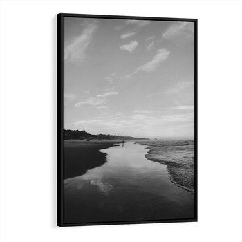 Obraz w ramie 70x100 - Nadmorska Melodia - czarno białe zdjęcie, plaża - rama czarna