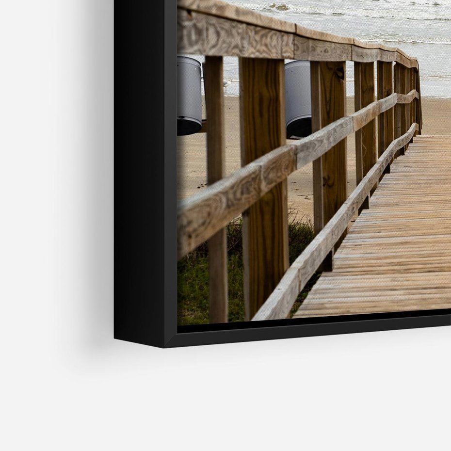 Obraz w ramie 50x50 - Morze i drewniany pomost - morze, pomost - rama czarna