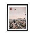 Plakat w ramie 40x50 - Wolność w Powietrzu - balony latające nas pustynnym krajbrazem, balony do latania - rama czarna